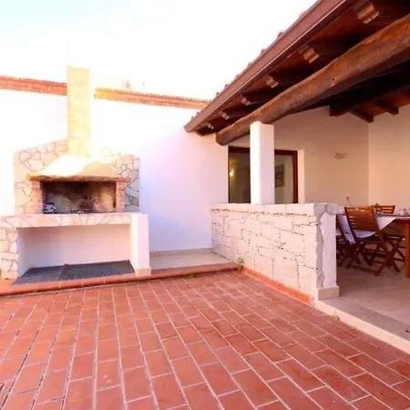 Isa - With Private Pool In Just 500 Meters From The Sea アパートホテル