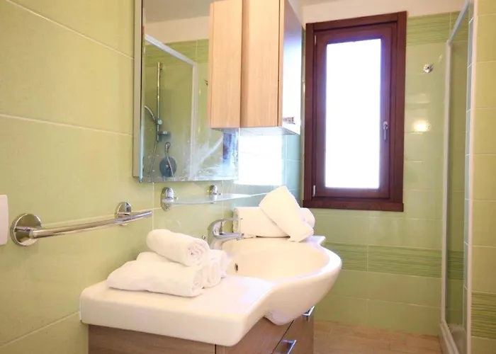 شقة فندقية Isa - With Private Pool In Just 500 Meters From The Sea 4*