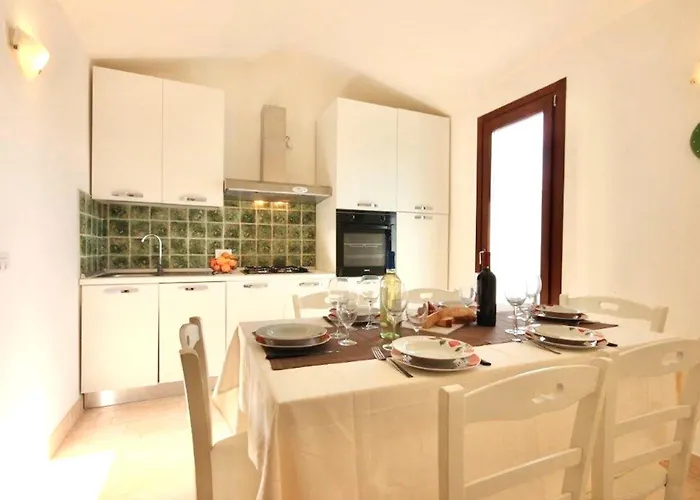 شقة فندقية Isa - With Private Pool In Just 500 Meters From The Sea 4*